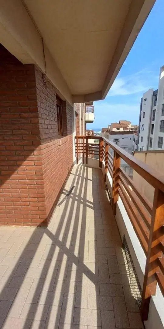 ALQUILER. Departamento 3 ambientes de 87 m2. Zona Punta Mogotes. Con cochera y gran terraza. 3