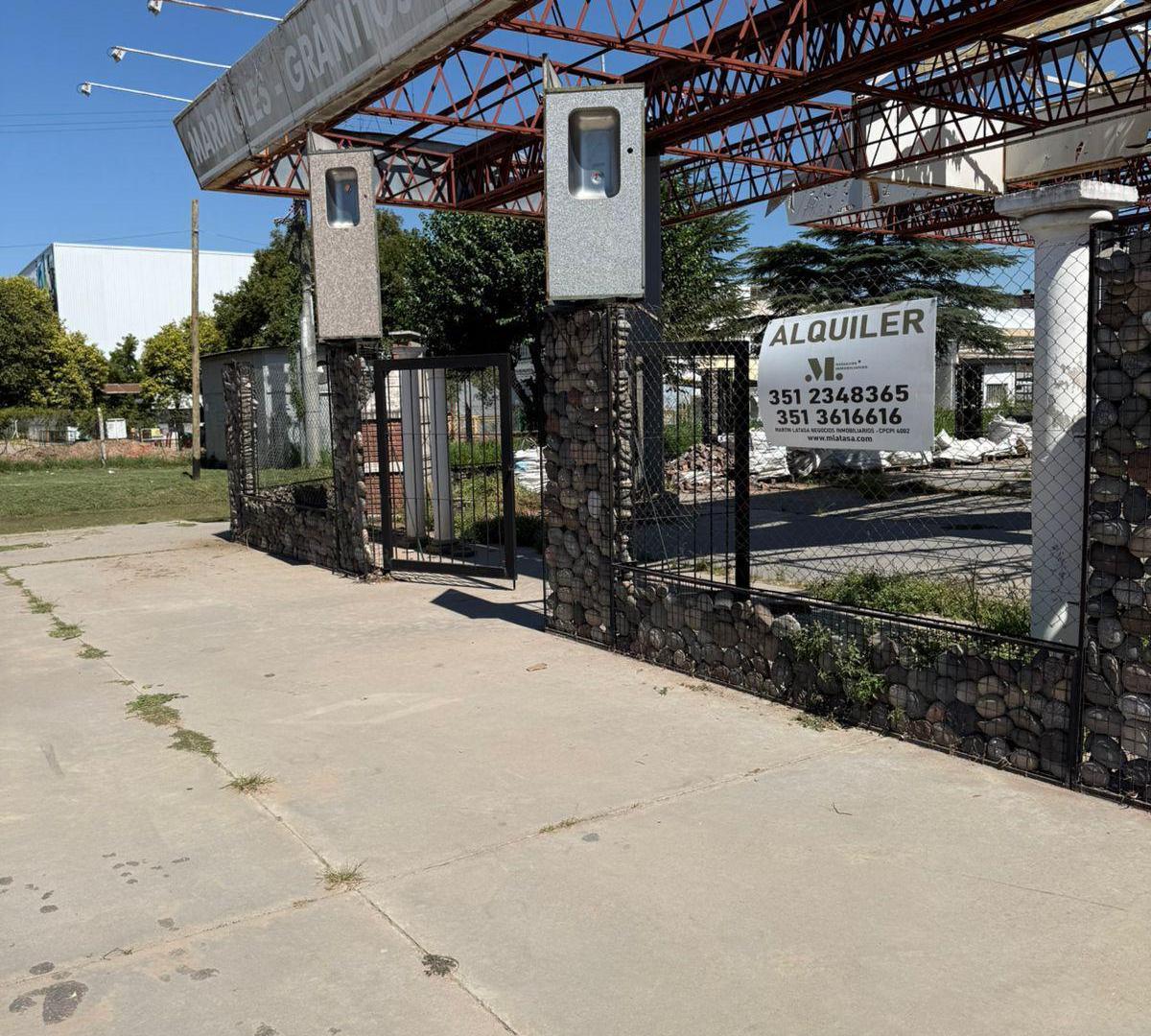 ALQUILER DE LOTE CON OFICINA EN LOS BOULEVARES