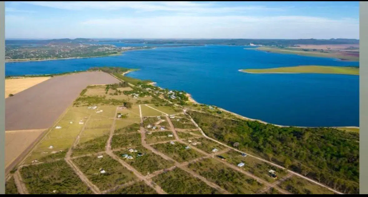 LOTE EN VENTA CON VISTA AL LAGO EN CALAMUCHITA 3
