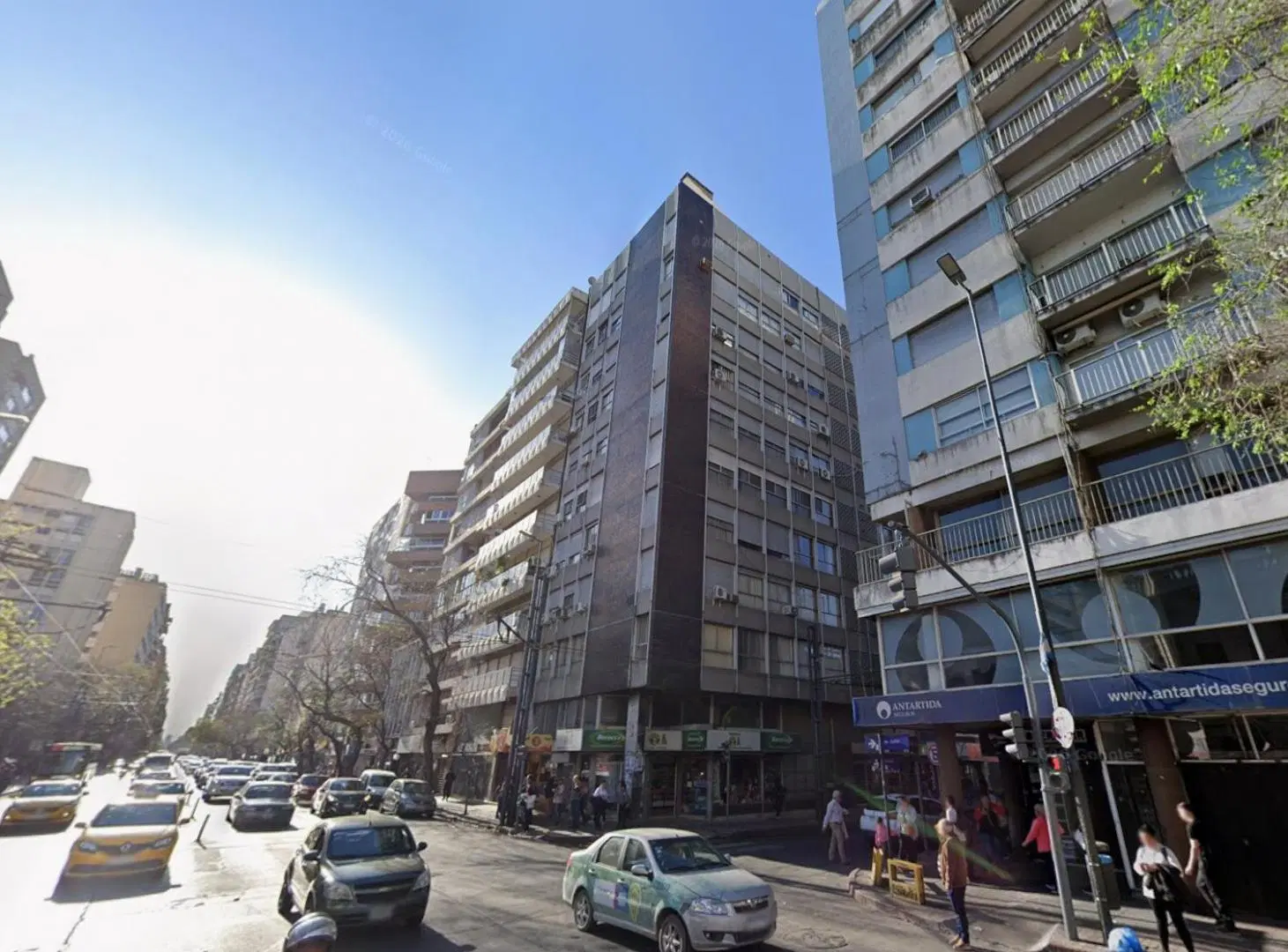 Departamento de categoría en venta - Esquina Colón y Tucumán - 4 Dormitorios 2
