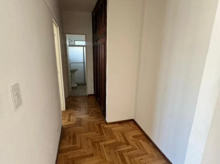 3 AMBIENTES LUMINOSOS CON BALCON ZONA ABASTO 4