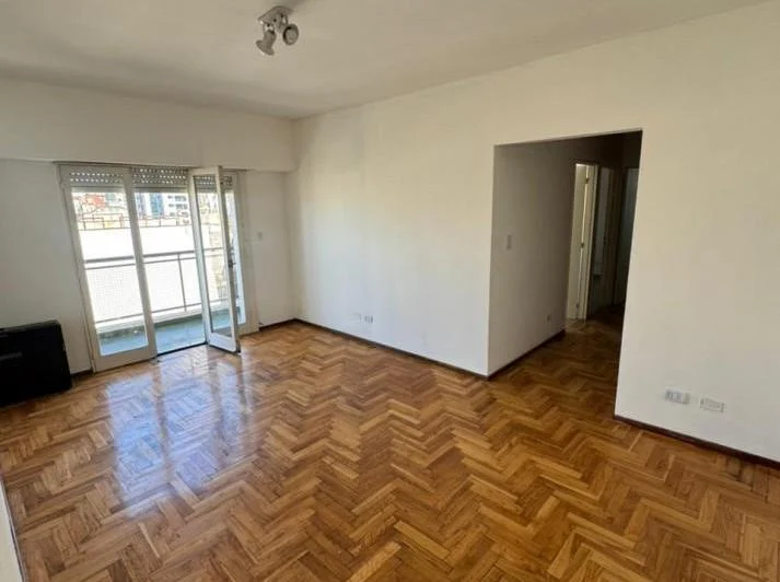 3 AMBIENTES LUMINOSOS CON BALCON ZONA ABASTO 2