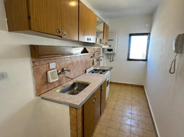 3 AMBIENTES LUMINOSOS CON BALCON ZONA ABASTO 5