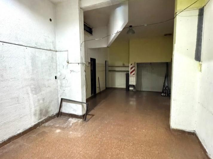 LOCAL COMERCIAL A LA CALLE ESQUINA AV. MONTES DE OCA 3