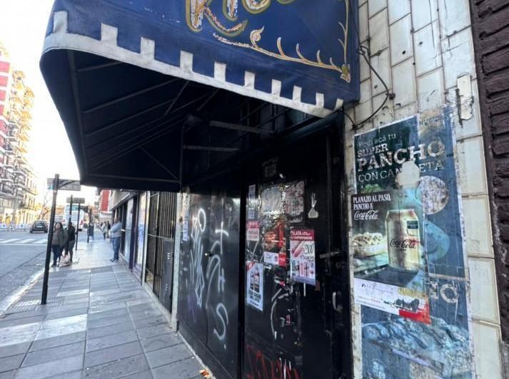 LOCAL COMERCIAL A LA CALLE ESQUINA AV. MONTES DE OCA 2