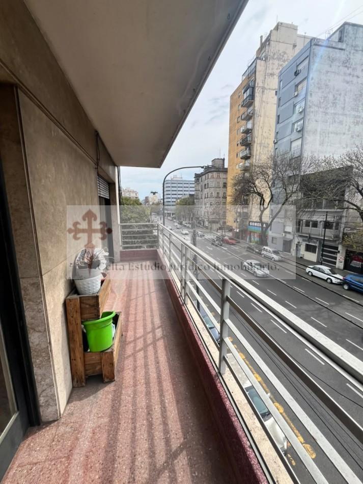 Foto de TRES AMBIENTES CON DEPENDENCIA Y LAVADERO OPORTUNIDAD SOBRE AVENIDA, imagen 4