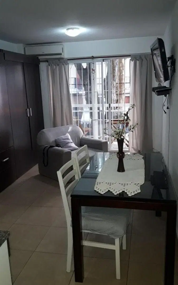 Departamento de 1 AMB. BALCON A LA CALLE 1