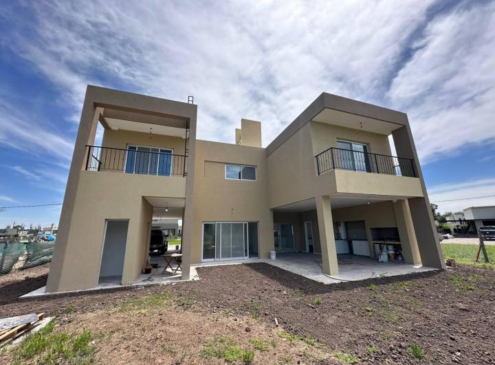 VENTA CASA 5 AMBIENTES DE CATEGORÍA EN HUDSON PARK 3