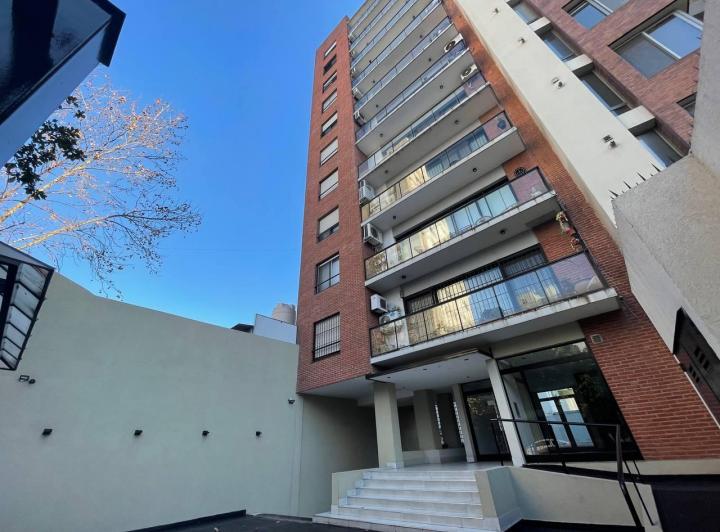 VENTA DEPARTAMENTO 4 AMBIENTES CON COCHERA PLAZA CONESA QUILMES APTO CRÉDITO 1