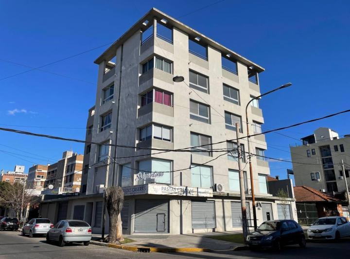 VENTA DEPARTAMENTO 2 AMBIENTES CON COCHERA EN QUILMES 3
