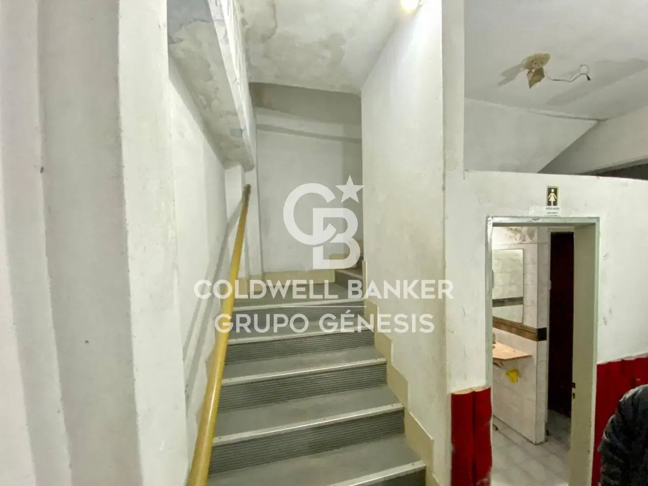 VENTA LOCALES COMERCIALES Y SALON EVENTOS EN BERNAL OESTE 4