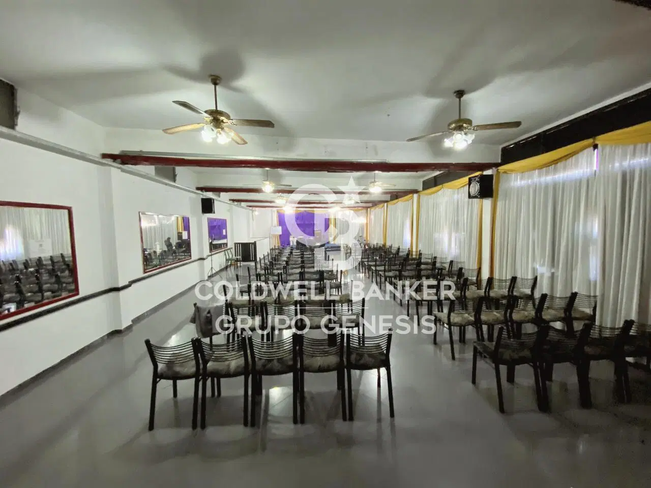 VENTA LOCALES COMERCIALES Y SALON EVENTOS EN BERNAL OESTE 2