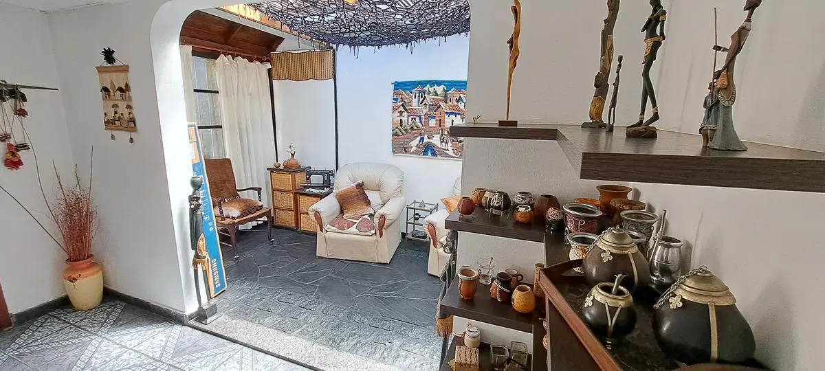 Venta de casa tres ambientes en Quilmes Este, parque, pileta y 2 cocheras 2