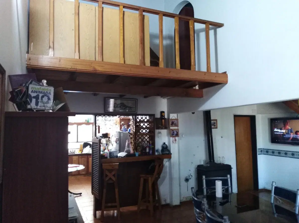 VENTA DE CASA DE 4 AMBIENTES CON PILETA EN QUILMES - APTO CREDITO 4