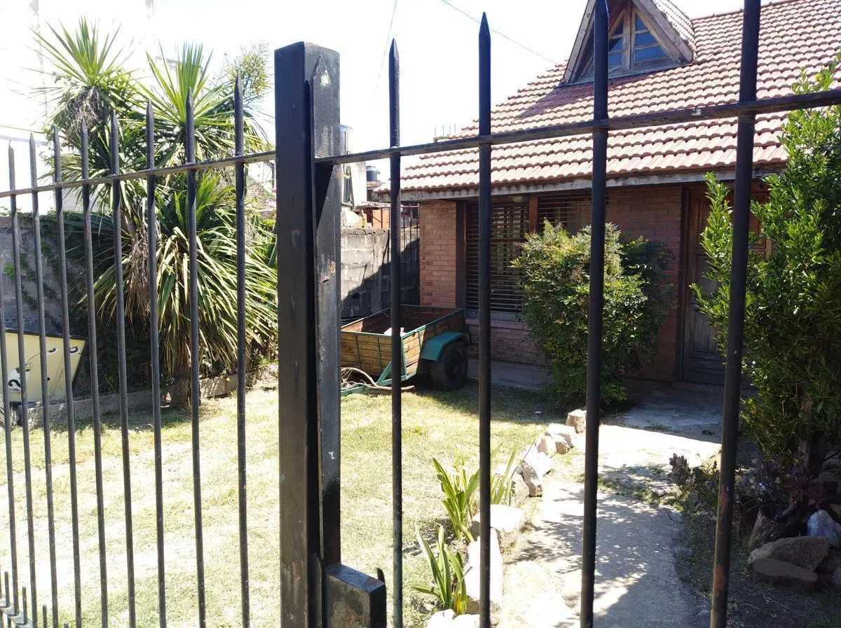 VENTA DE CASA DE 4 AMBIENTES CON PILETA EN QUILMES - APTO CREDITO 3