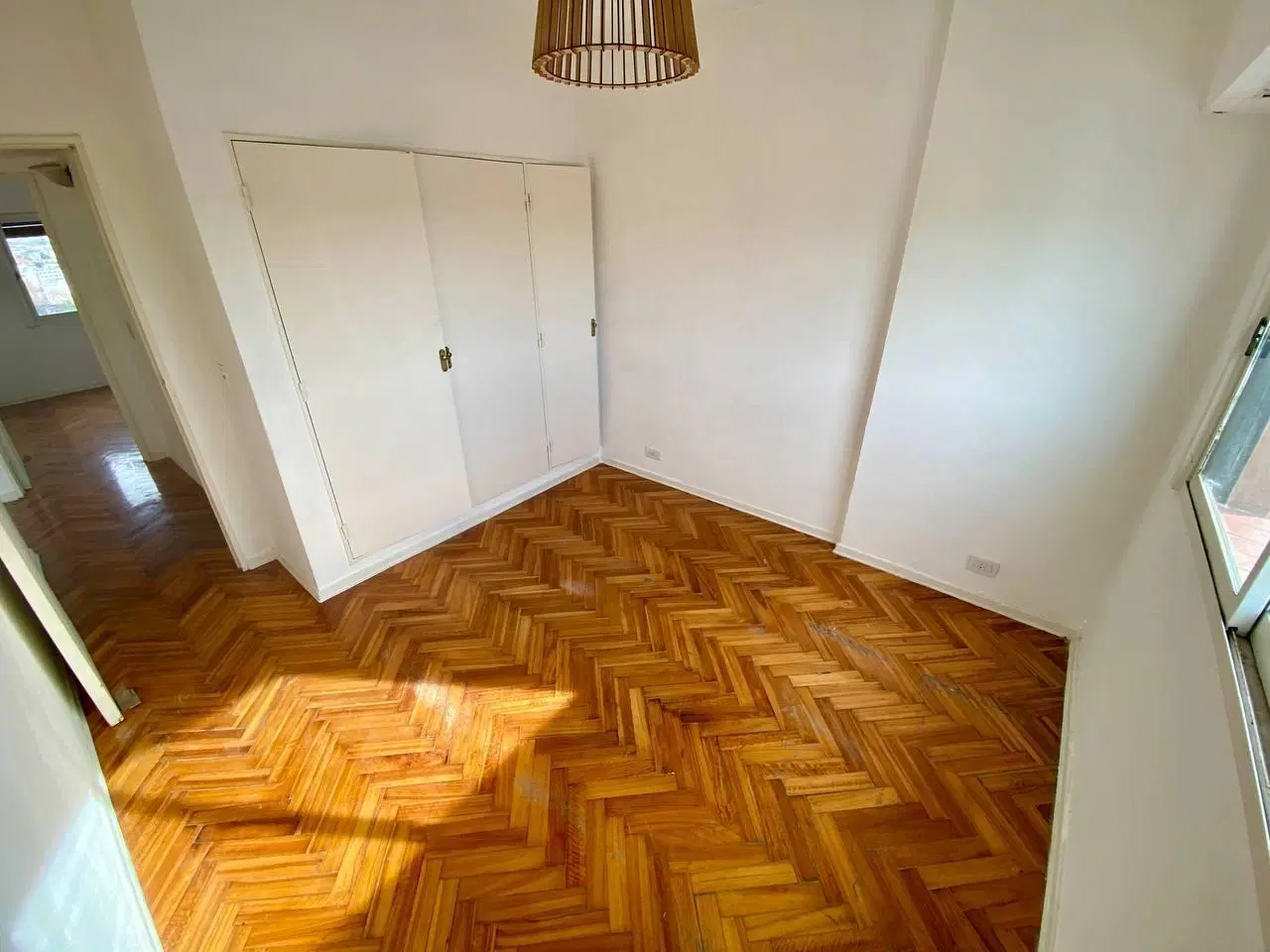 VENTA DEPTO. 3 AMBIENTES MÁS DEPENDENCIA QUILMES CENTRO 4
