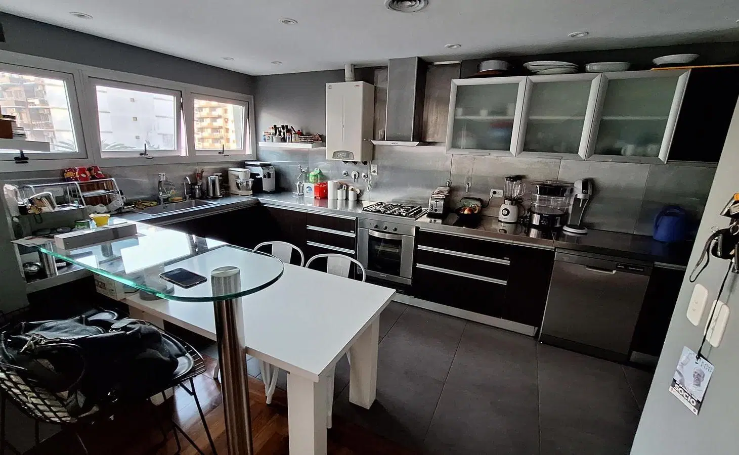 Venta de departamento de categoría 4 amb / 2 cocheras - Quilmes centro 2