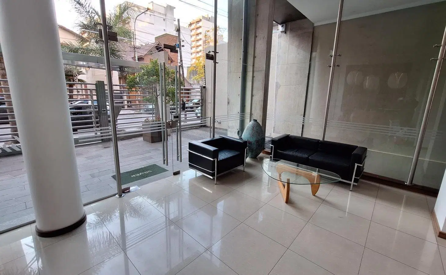Venta de departamento de categoría 4 amb / 2 cocheras - Quilmes centro 1