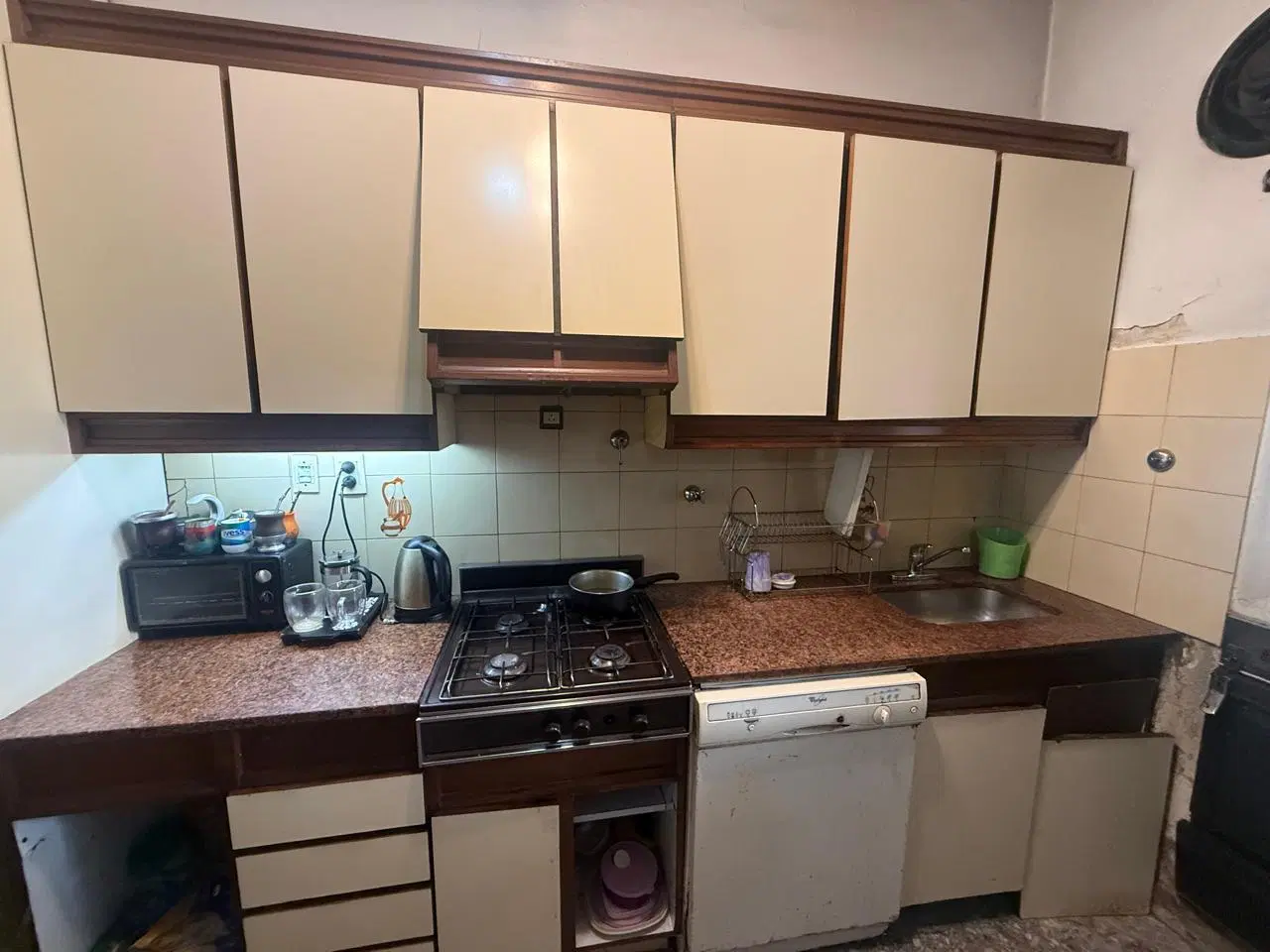 VENTA CASA 4 AMBIENTES, CON COCHERA, QUILMES OESTE, APTO CREDITO. 8