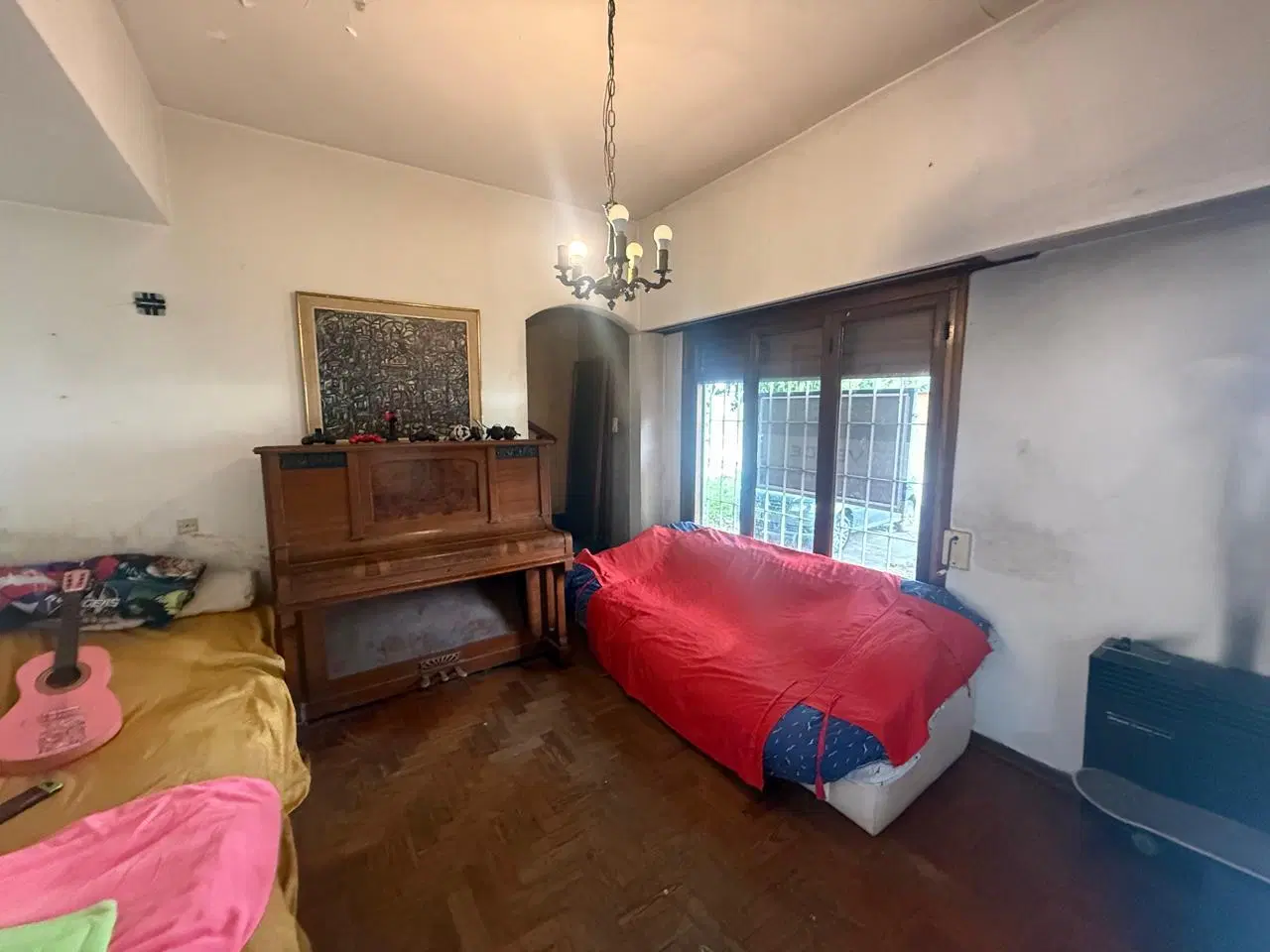 VENTA CASA 4 AMBIENTES, CON COCHERA, QUILMES OESTE, APTO CREDITO. 4