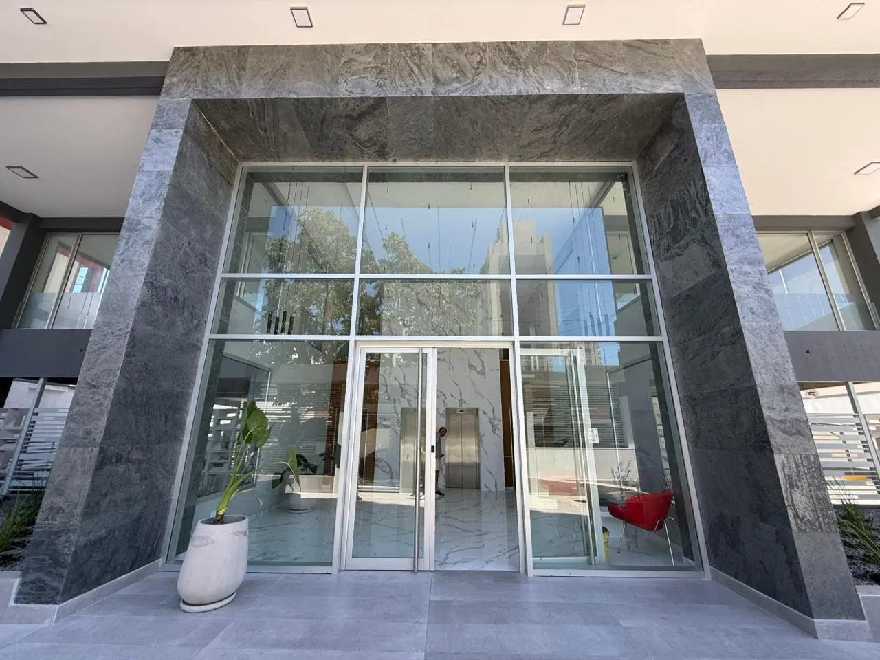 VENTA DEPARTAMENTO 2 AMBIENTES A ESTRENAR CON AMENITIES Y COCHERA EN QUILMES CENTRO 1