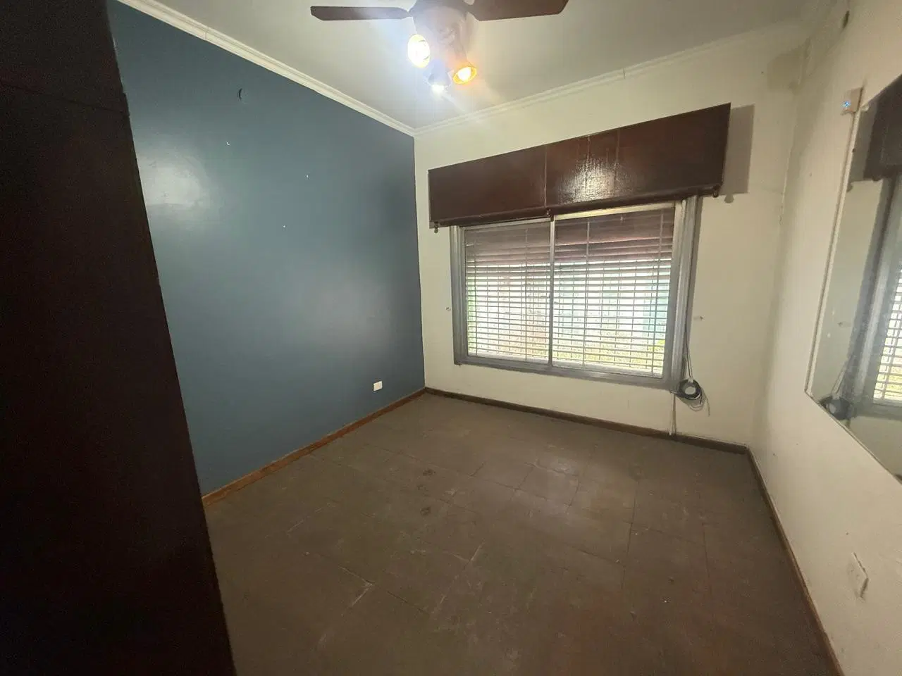 VENTA DE CASA 4 AMBIENTES, EN QUILMES, CON COCHERA, EZPELETA, APTO CREDITO, A RECICLAR !!! 3