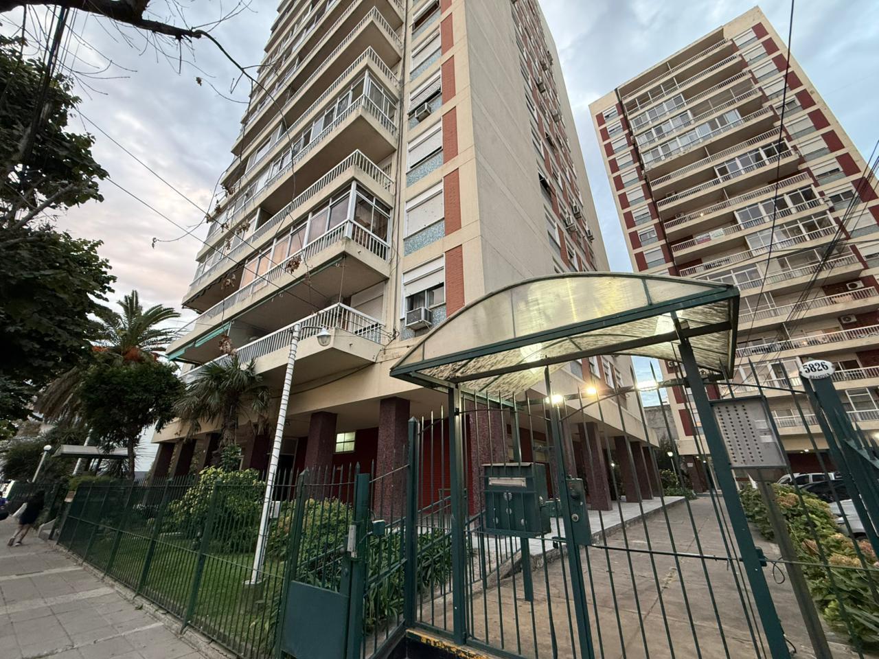 Foto de VENTA DEPARTAMENTO 4 AMBIENTES DE CATEGORÍA CON COCHERA OPCIONAL EN, imagen 1