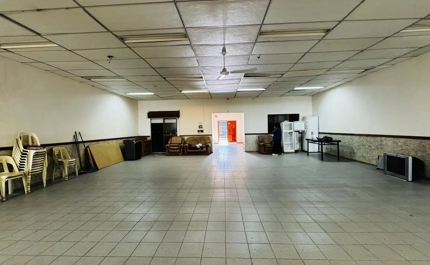 VENTA O ALQUILER DE LOCAL/SALÓN EN DOS PLANTAS CON OFICINAS EN BERAZATEGUI 5