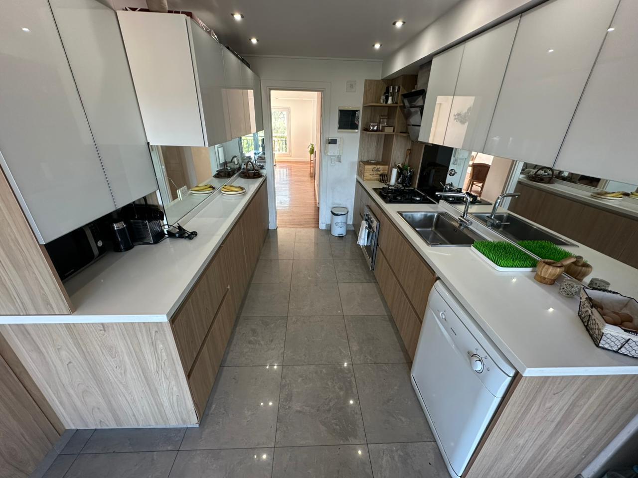 Foto de VENTA/ALQUILER DEPARTAMENTO 4 AMBIENTES DE CATEGORÍA CON DOS COCHERAS Y, imagen 5
