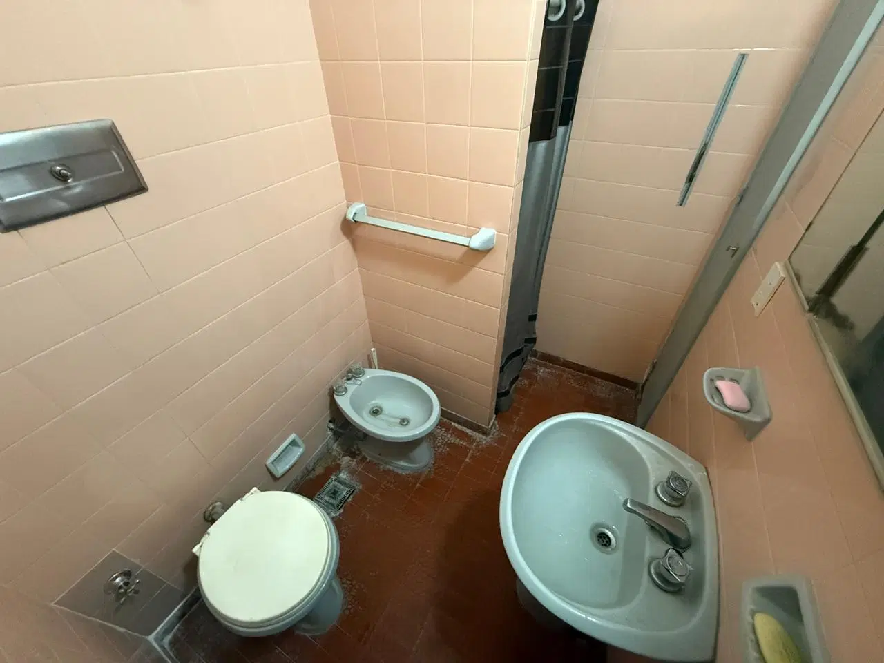 VENTA DE CASA QUINTA, 4 AMBIENTES CON PARRILLA, PARQUE, PILETA Y QUINCHO. 5
