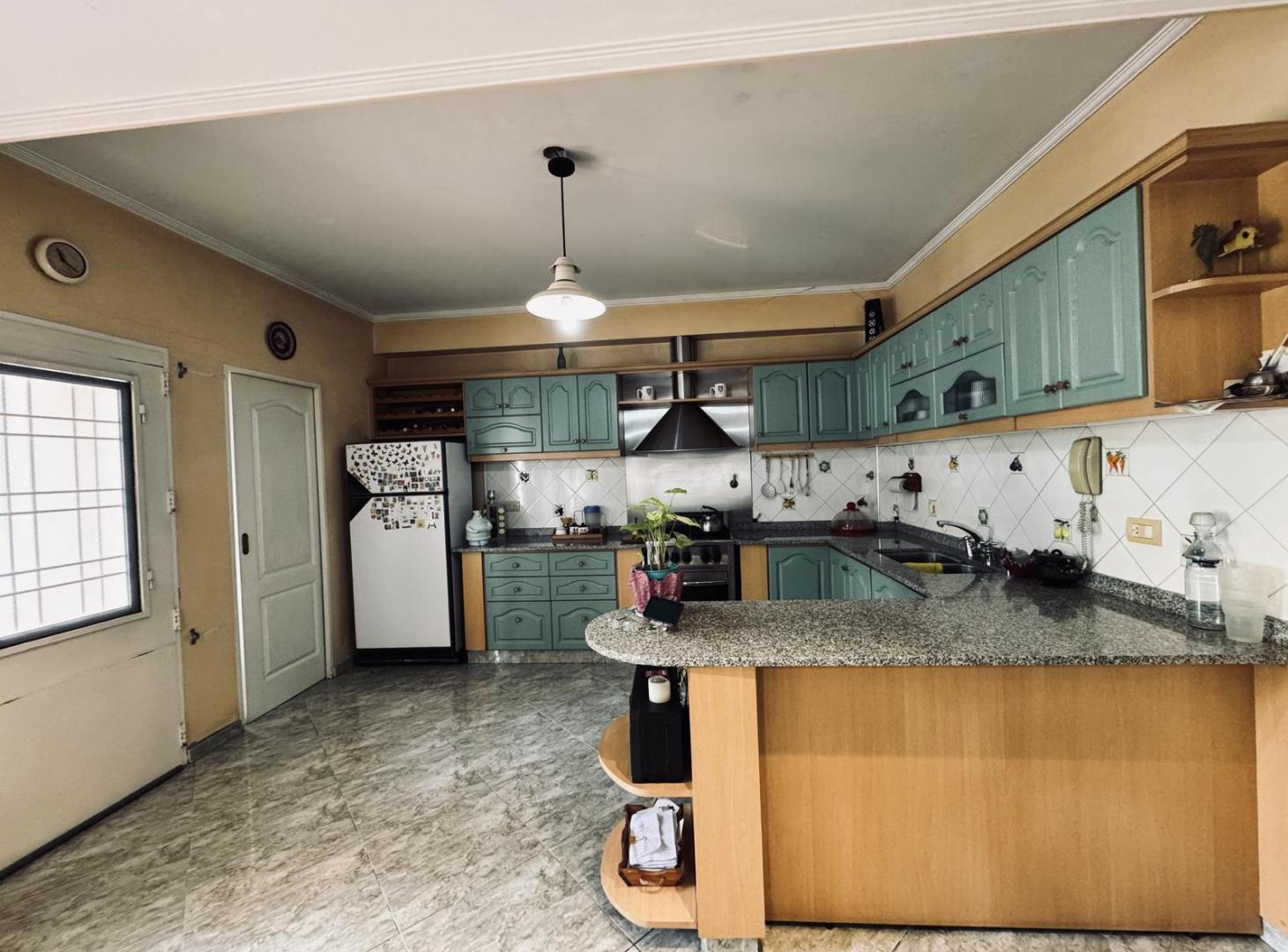 Foto de VENTA DE CASA 5 AMBIENTES EN BERAZATEGUI CENTRO APTA CREDITO, imagen 2