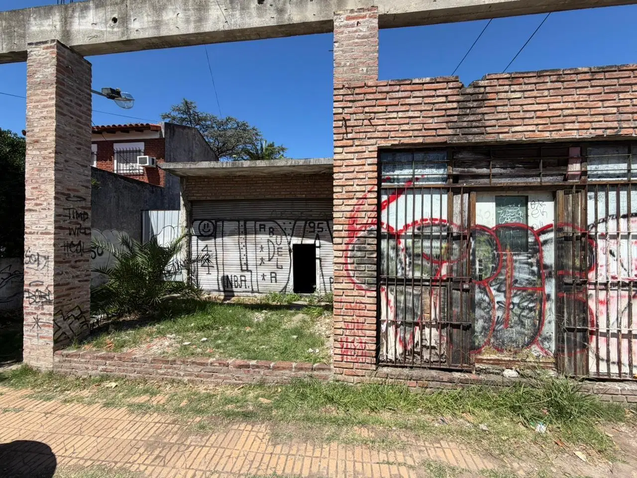 VENTA/ALQUILER GALPÓN EN ZONA ESTRATEGICA DE QUILMES ESTE 2