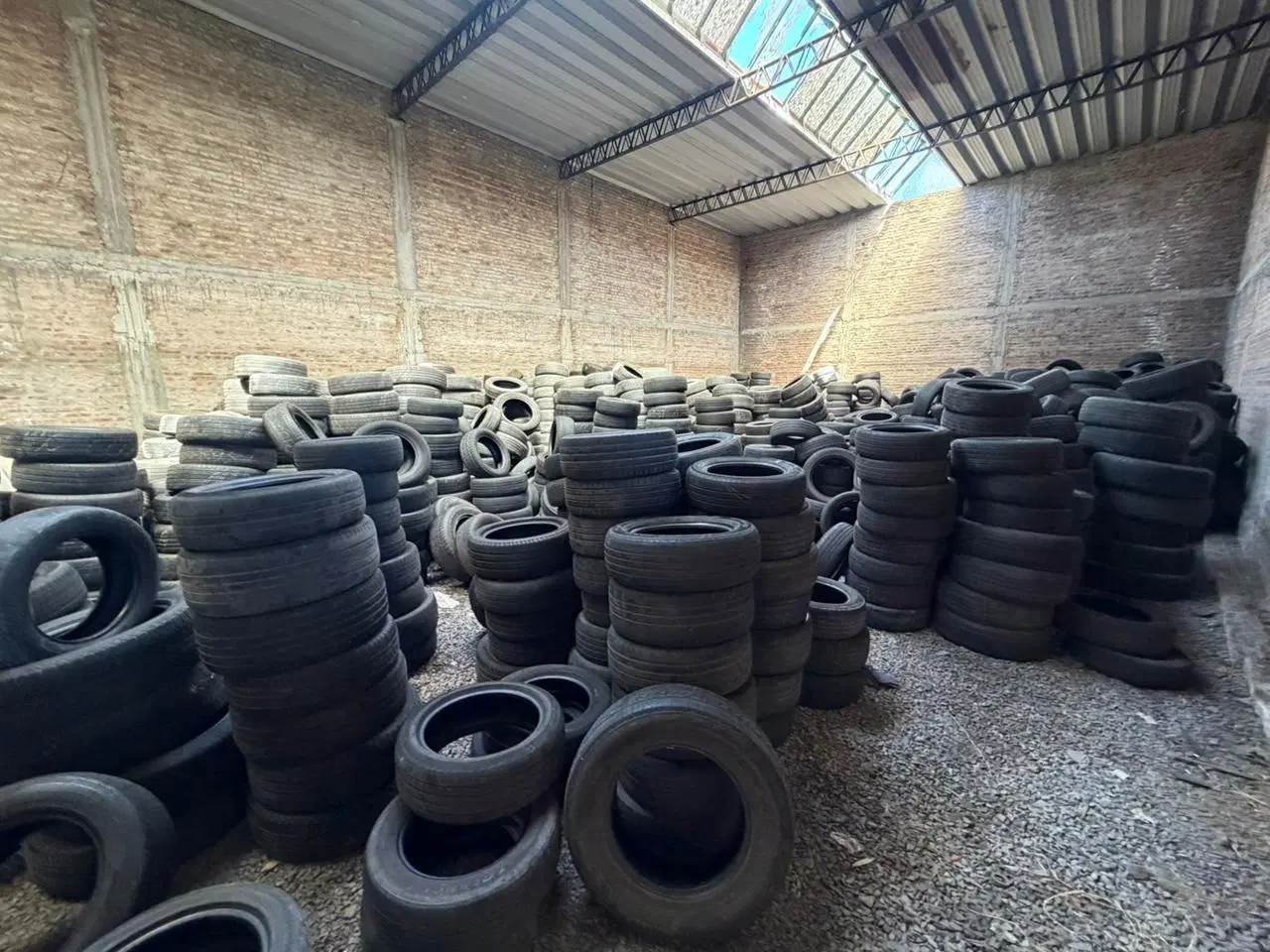 VENTA/ALQUILER GALPÓN EN ZONA ESTRATEGICA DE QUILMES ESTE 5