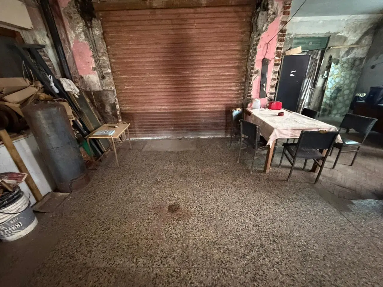 VENTA/ALQUILER GALPÓN EN ZONA ESTRATEGICA DE QUILMES ESTE 4