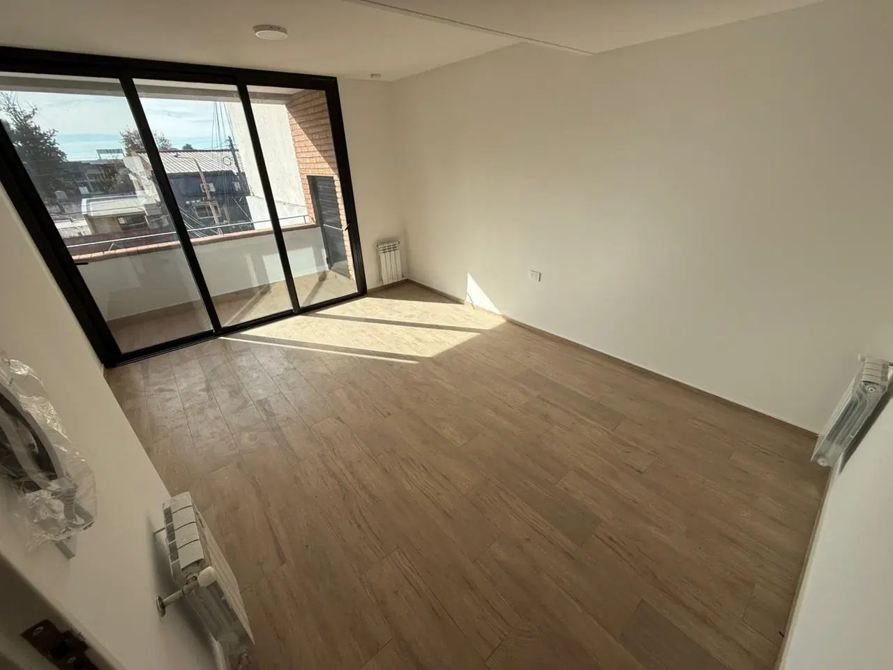 VENTA DEPARTAMENTO 2 AMBIENTES A ESTRENAR CON COCHERA Y SUM EN QUILMES 3