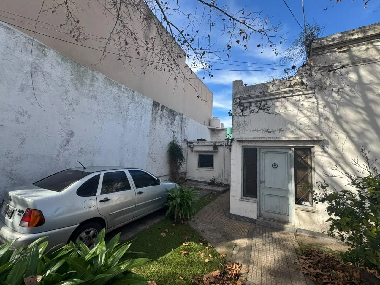 VENTA CASA 4 AMBIENTES EN QUILMES OESTE A REFACCIONAR 3
