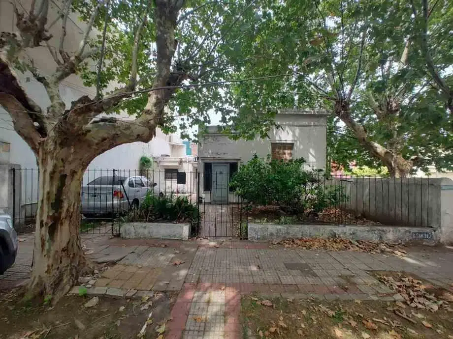 VENTA CASA 4 AMBIENTES EN QUILMES OESTE A REFACCIONAR 2