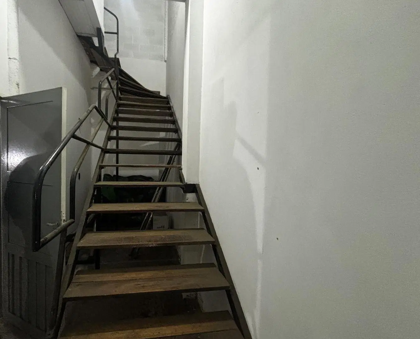 VENTA GALPON CON 2 VIVIENDAS EN VILLA CRAMER BERNAL 4