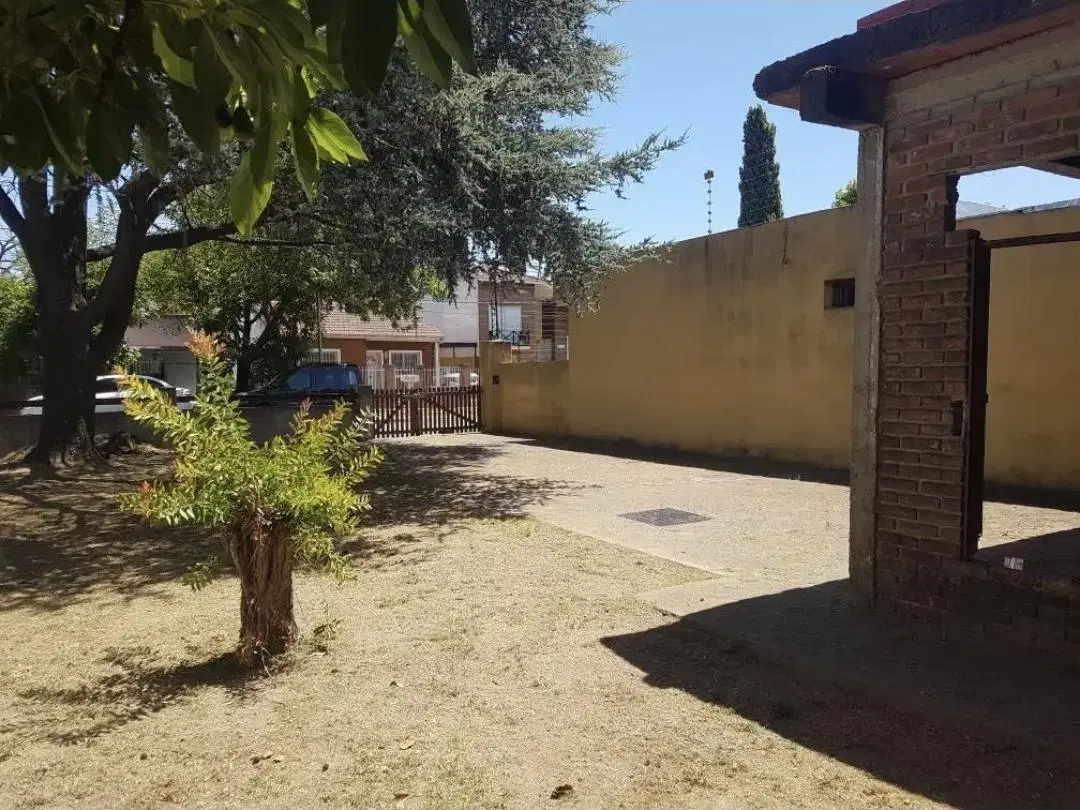 VENTA TERRENO Y PROPIEDAD A TERMINAR EN GUILLERMO ENRIQUE HUDSON. 2