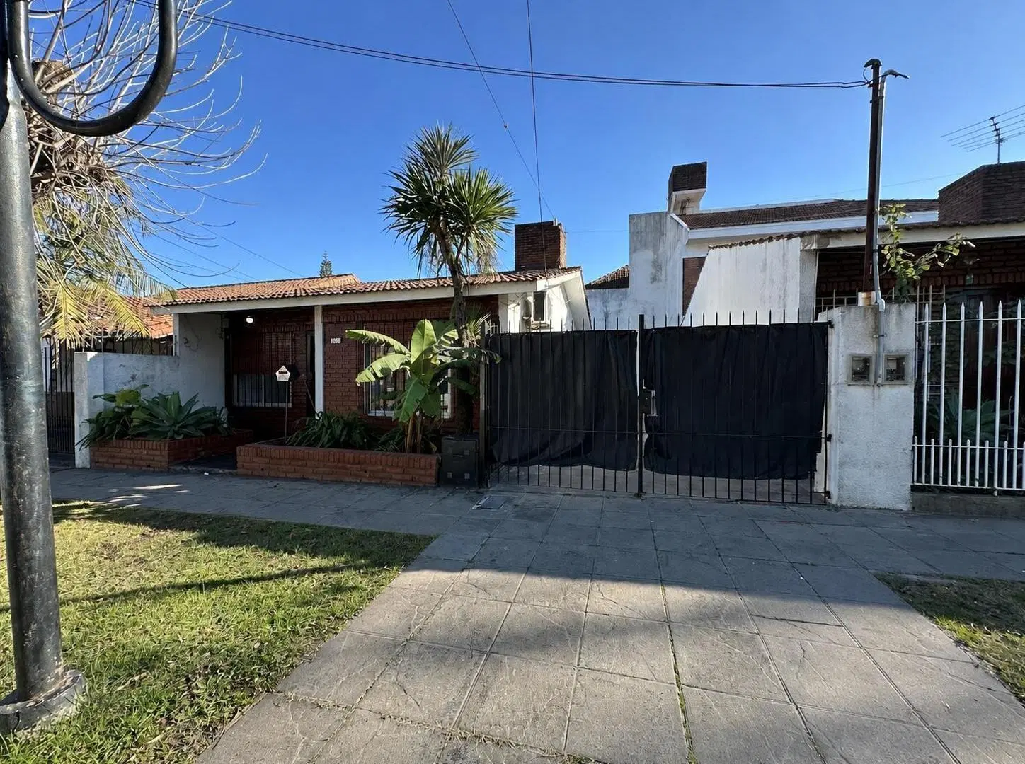 VENTA DE CASA 3 AMBIENTES EN QUILMES OESTE, BARRIO COOPERARIOS 8
