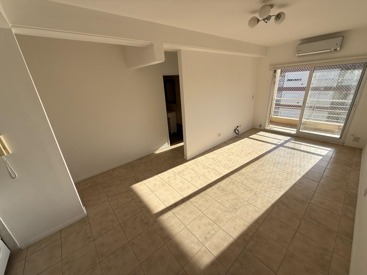 Foto de ALQUILER DEPARTAMENTO 2 AMBIENTES CON AMENITIES Y COCHERA EN WILDE, imagen 3