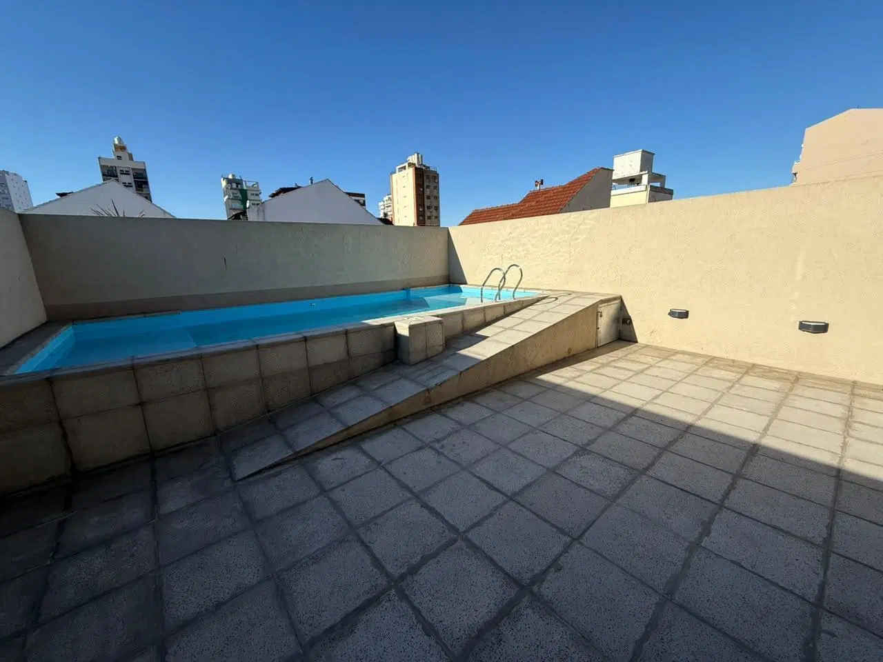 ALQUILER DEPARTAMENTO 2 AMBIENTES CON PILETA EN WILDE 2