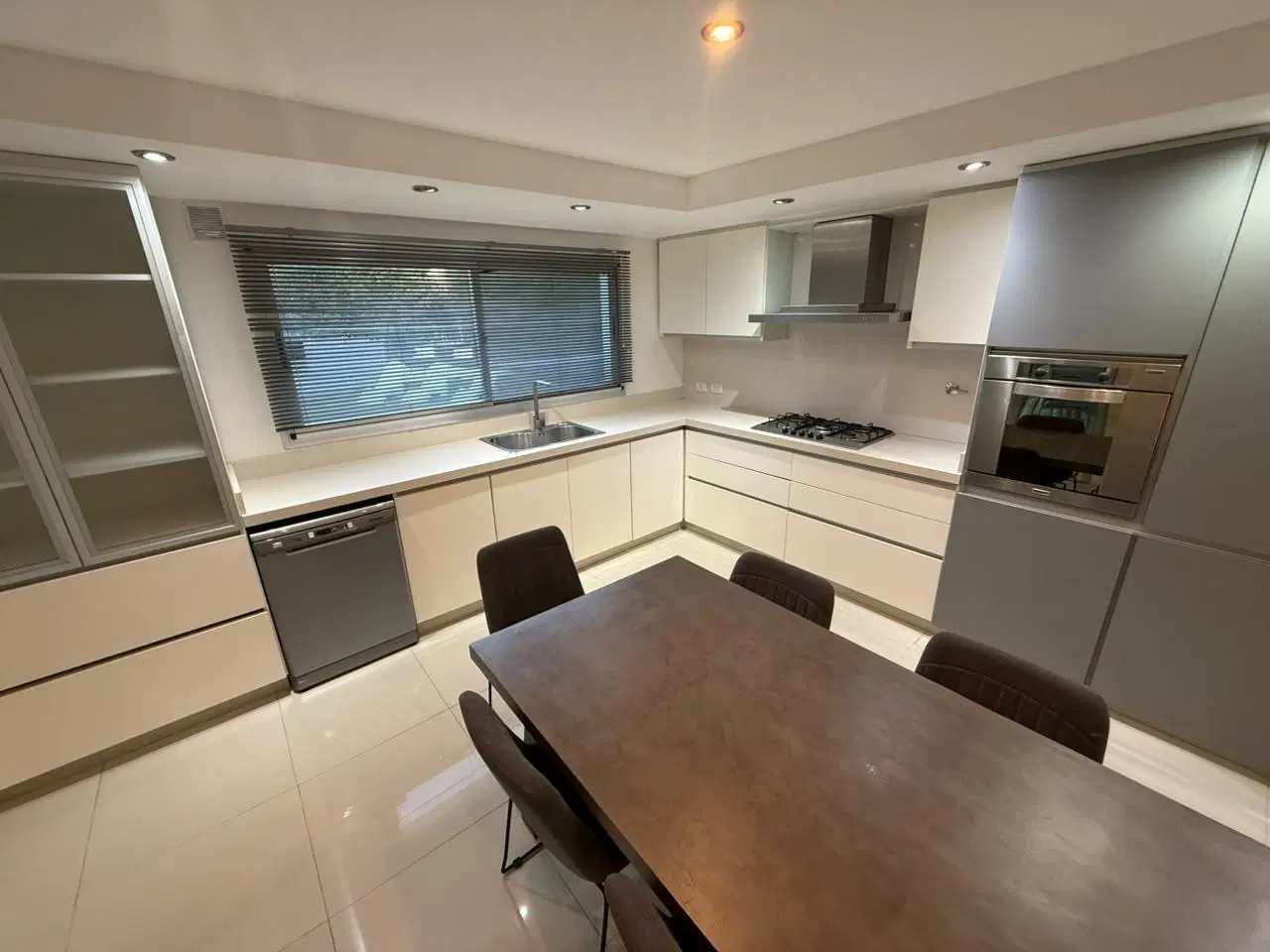 ALQUILER CASA 5 AMBIENTES AMOBLADA DE CATEGORÍA CON AMENITIES EN FINCAS DE IRAOLA 2 1
