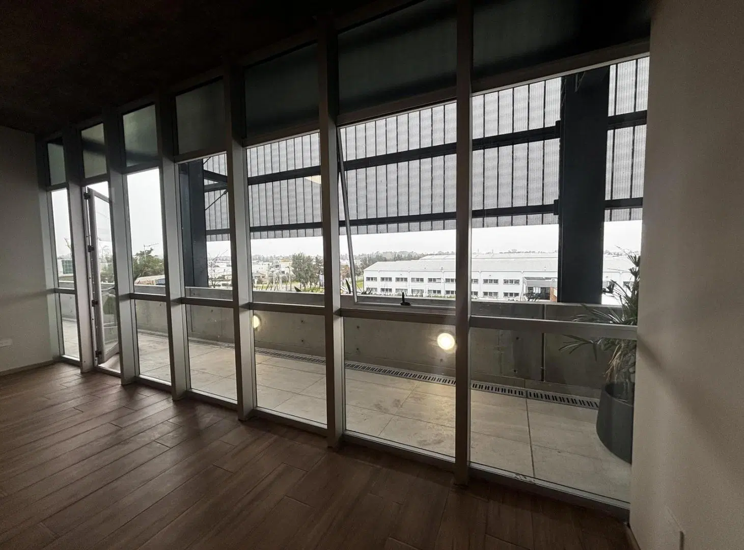 OFICINA DEALQUILER EN EDIFICIO BERTOIA TOWER HUDSON 3