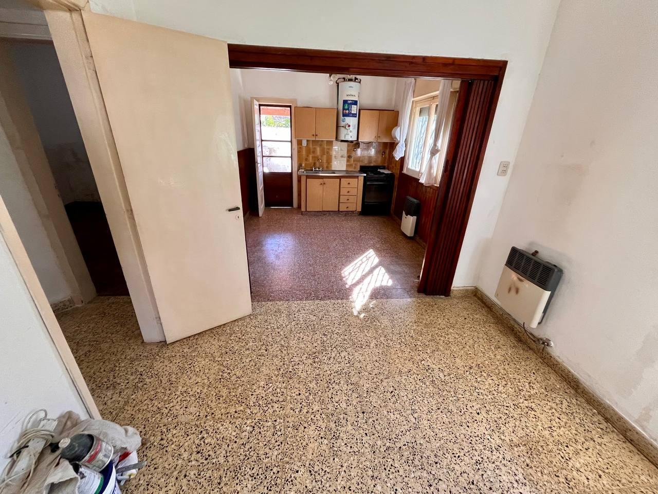 Foto de VENTA CASA 3 AMB. APTO CRÉDITO CON COCHERA Y QUINCHO, imagen 3