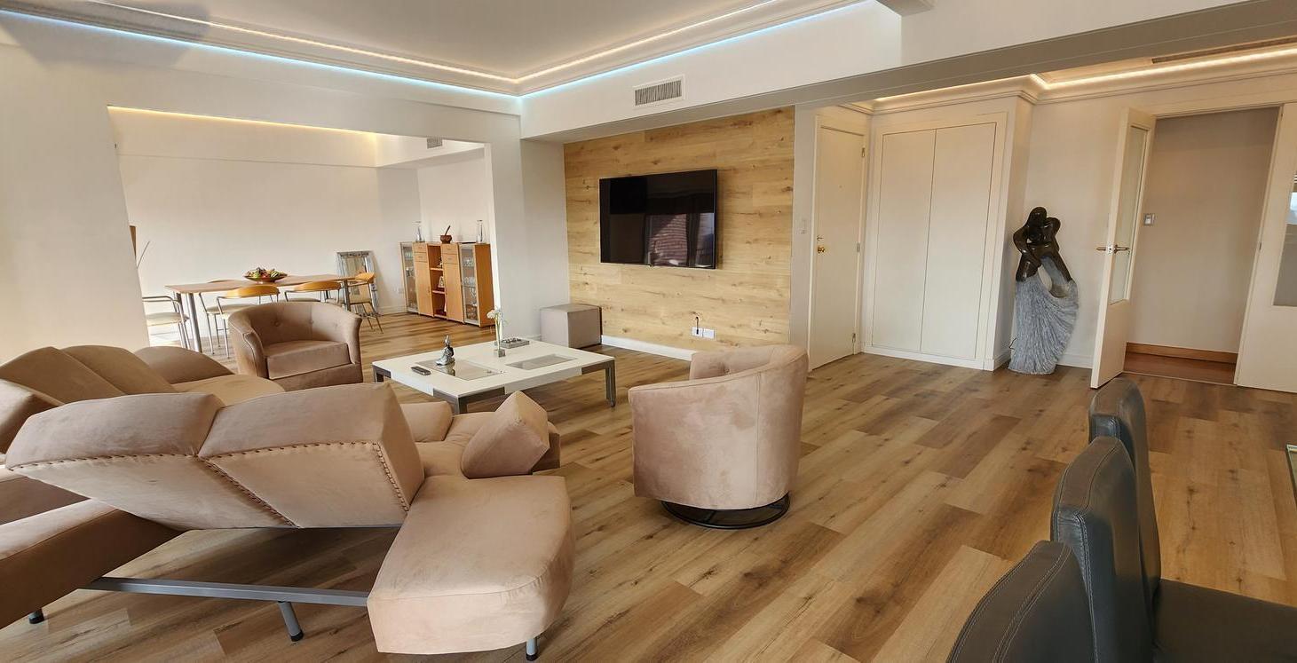 Foto de VENTA DE DPTO EN SEMIPISO DE 5 AMBIENTES CON 2 COCHERAS Y BAULERA, imagen 2