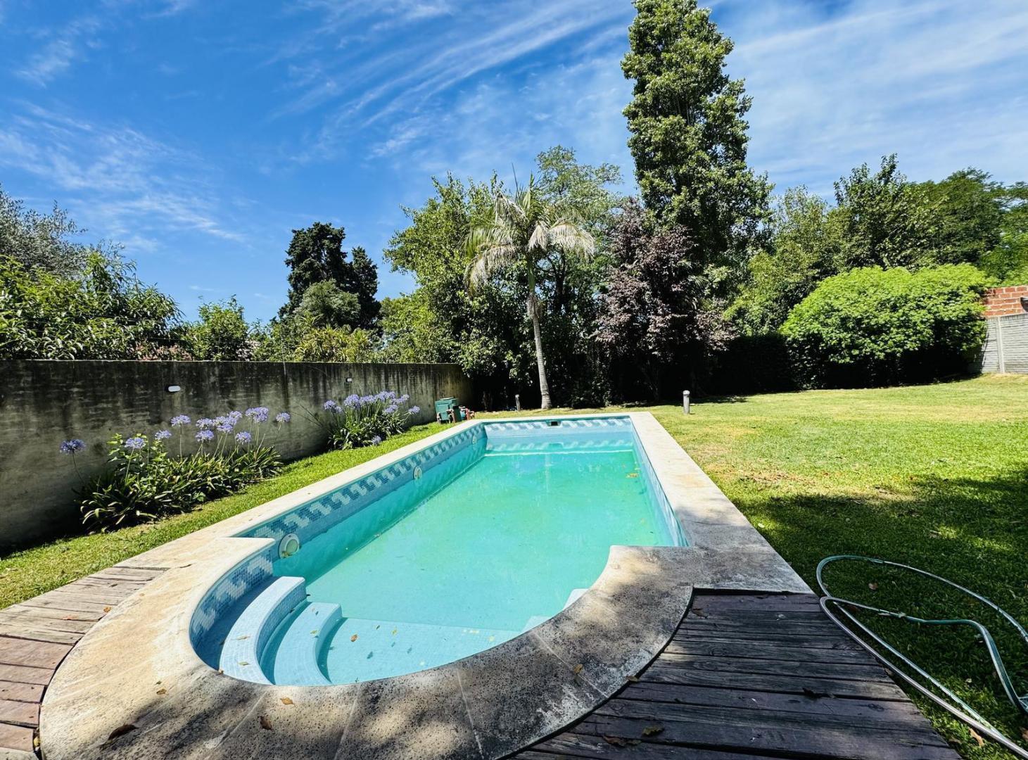 Venta de casa 4 ambientes con piscina en Ranelagh Apto crédito
