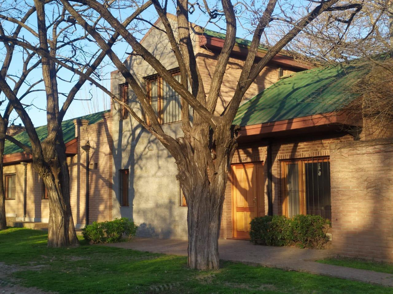 Foto de Casa en venta 5 ambientes en Florencio Varela con pileta Apto crédito, imagen 3