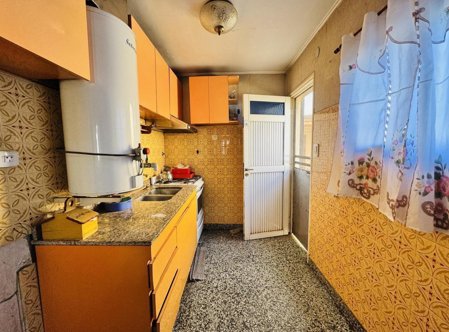 Foto de VENTA DE CASA 3 AMBIENTES CON PARQUE Y COCHERA EN BERAZATEGUI, imagen 4