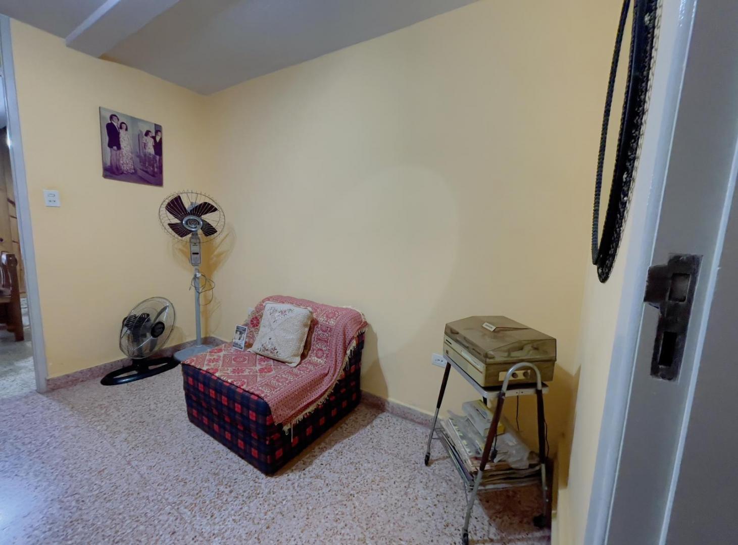 Foto de Venta de casa 3 ambientes con amplio parque y cochera en Berazategui, imagen 3